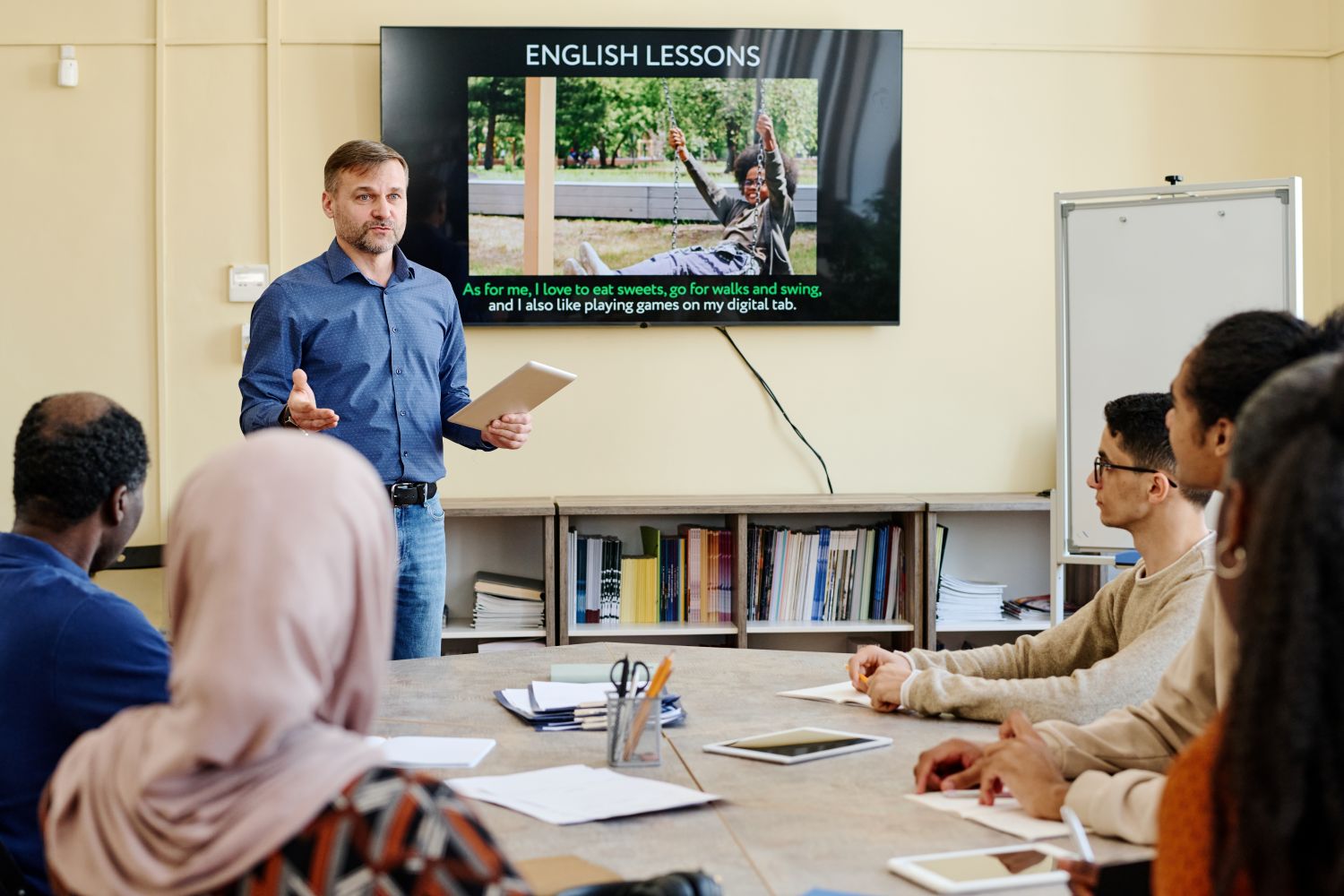 Teacher teaching English lessons